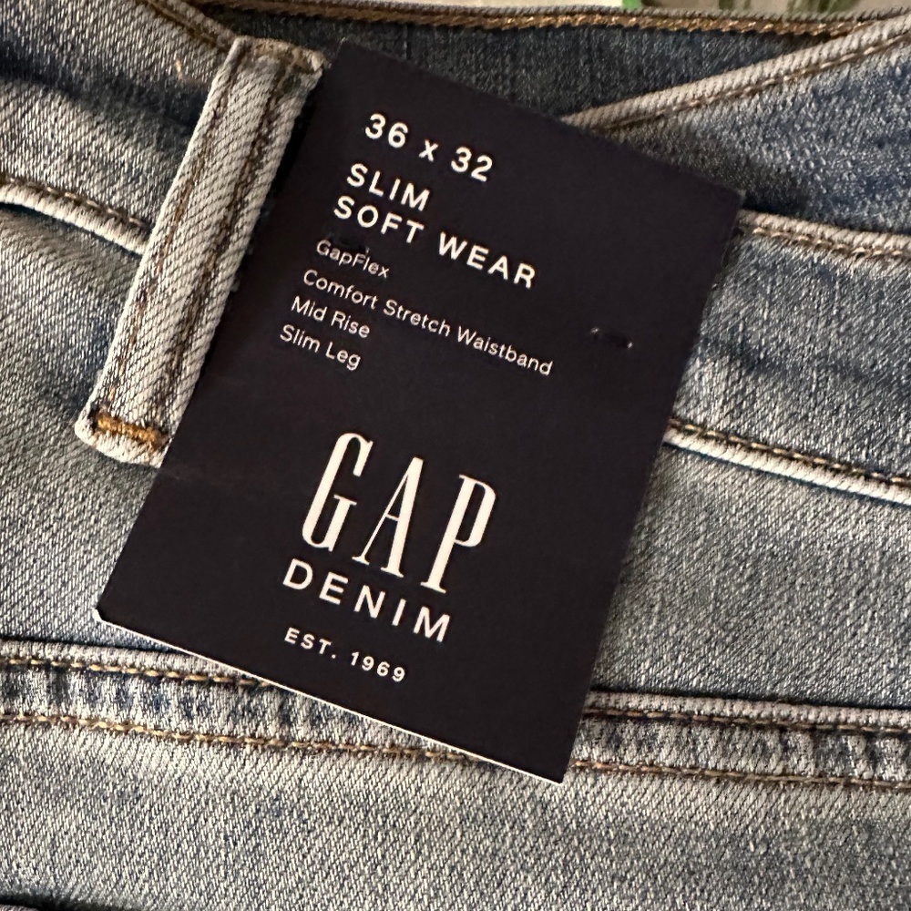 NWT Gap Men's Slim Soft Wear 36x32 Light Denim Mens Jeans - Picture 2 of 9